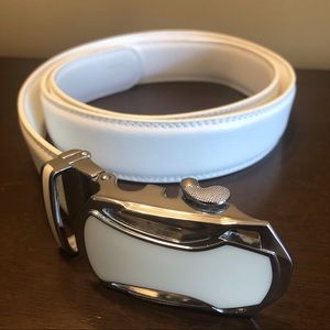 Men’s White Rachet-style belt